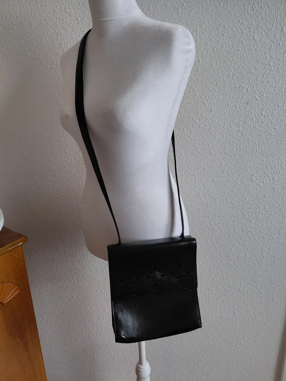 Preswick&Moore Womens Black Leathrr Crossbody Shoulder Bag Scalloped Flap Viltg